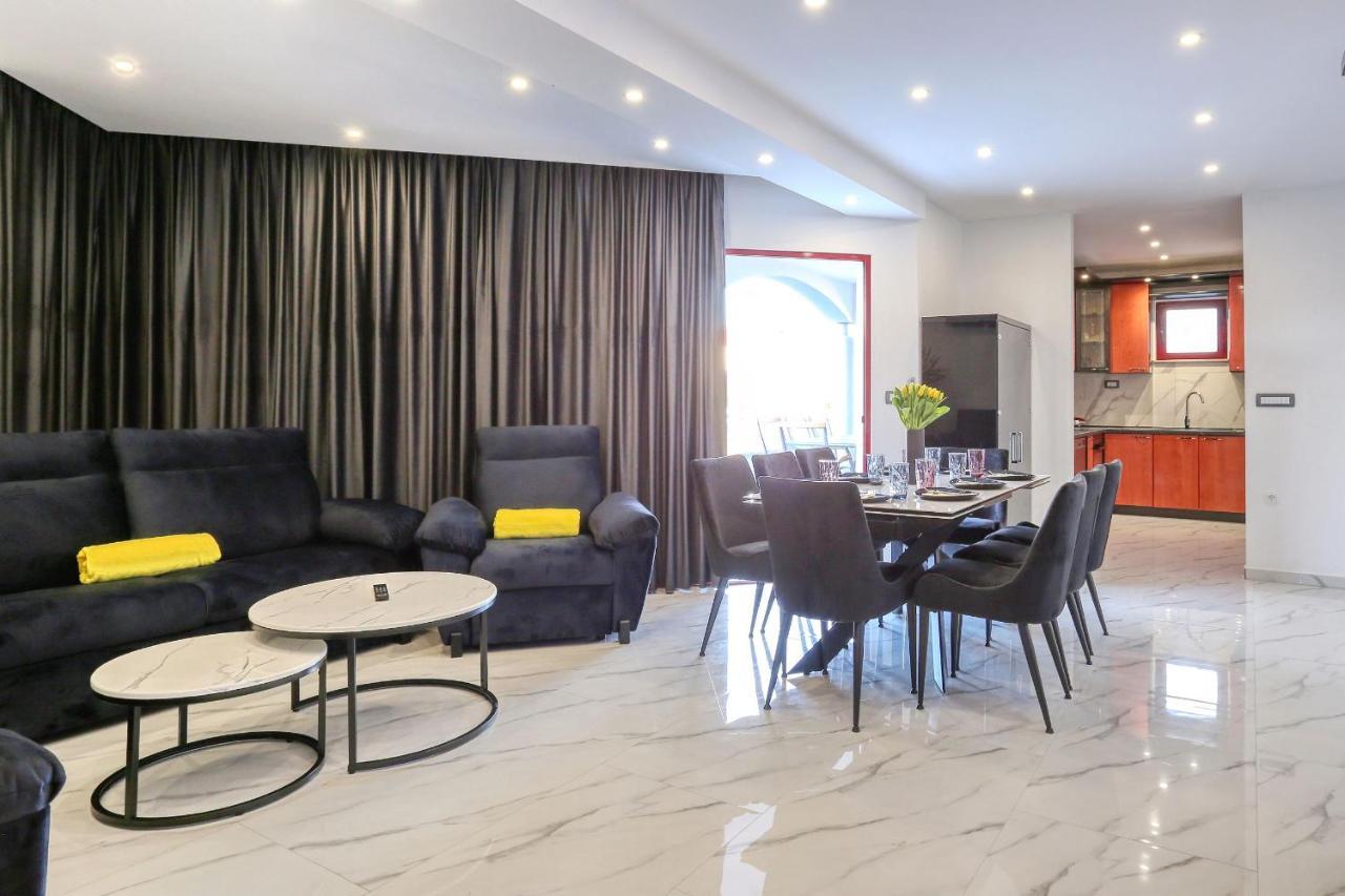 Luxury House *