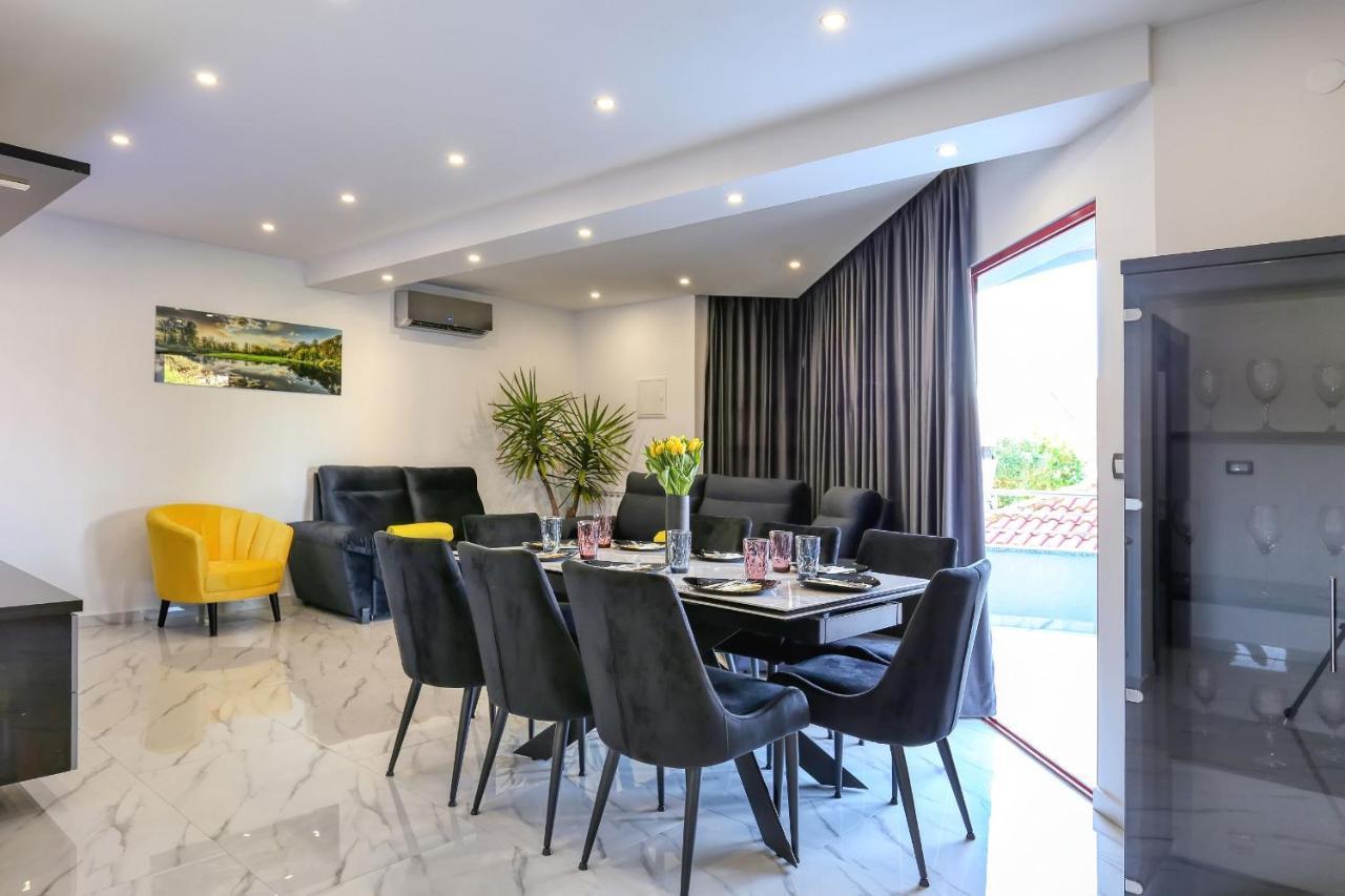 Luxury House Apartment *