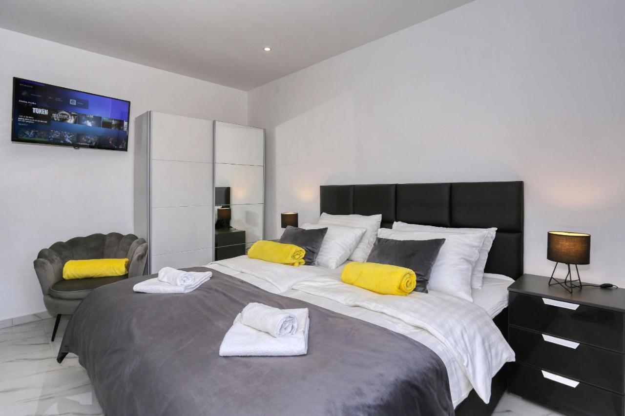 Luxury House Apartment *