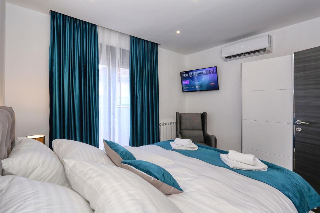 Luxury House Apartment *