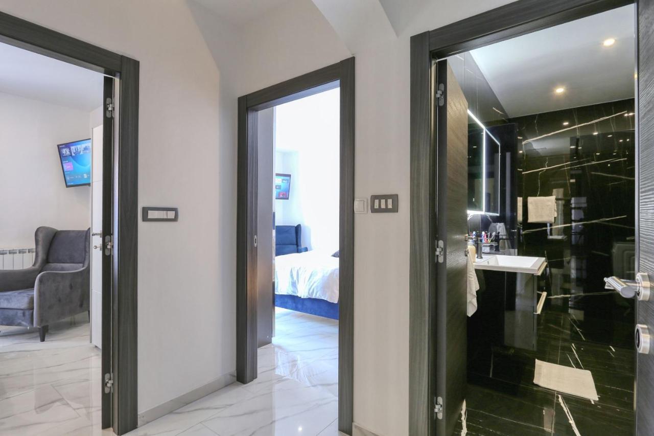 Luxury House Apartment *