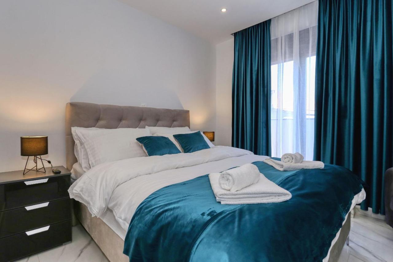 Luxury House Apartment *