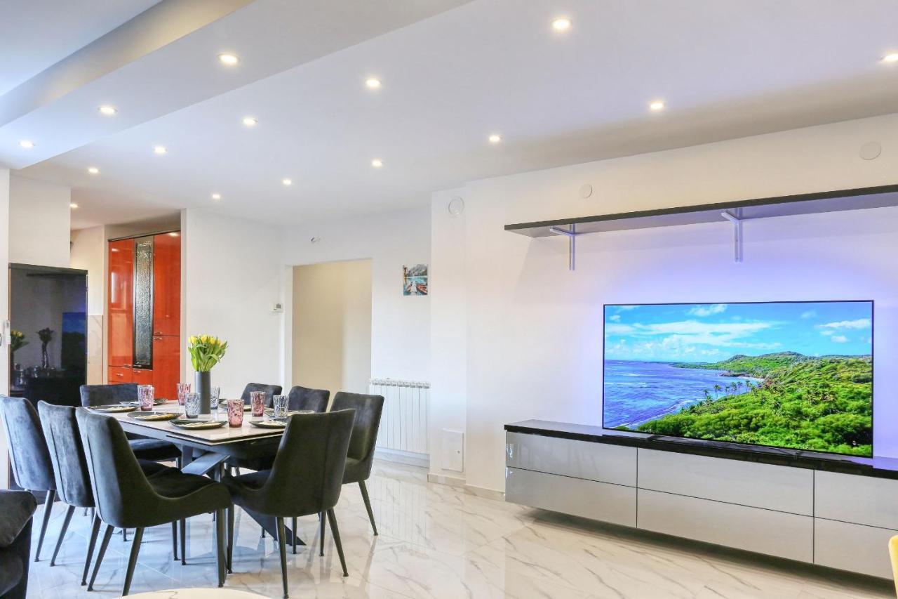 Apartment Luxury House